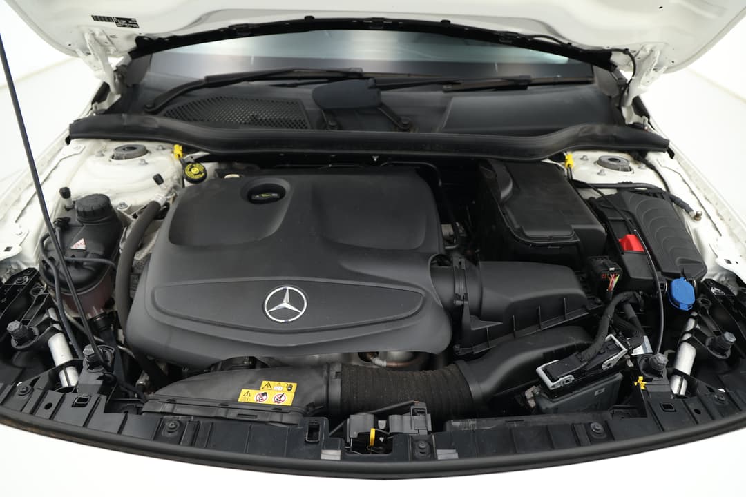 2018 Mercedes-benz GLA 180, Automatic, 63661 km, Open Bonnet (Engine)