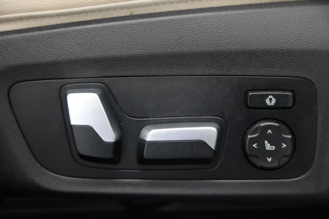 2021 BMW X3 M40i, Automatic, 57473 km, Drivers Side Adjustment Panel