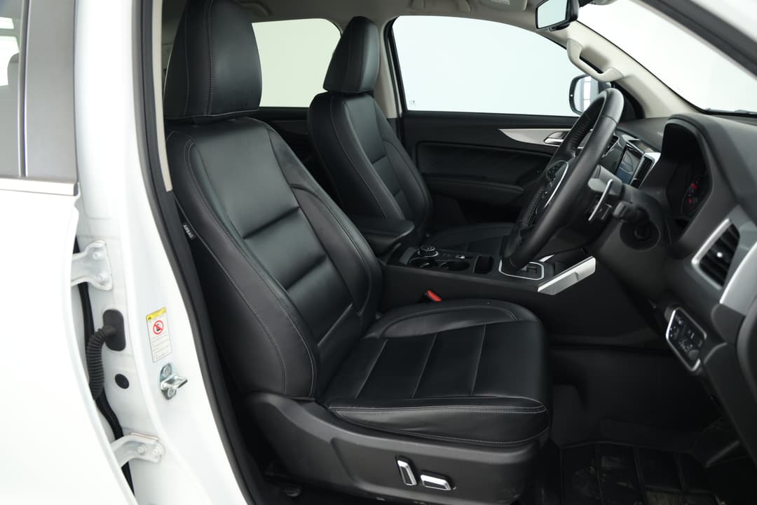 2023 GWM Ute Cannon-l (4x4), Automatic, 56601 km, Right Side Front Door Cabin View