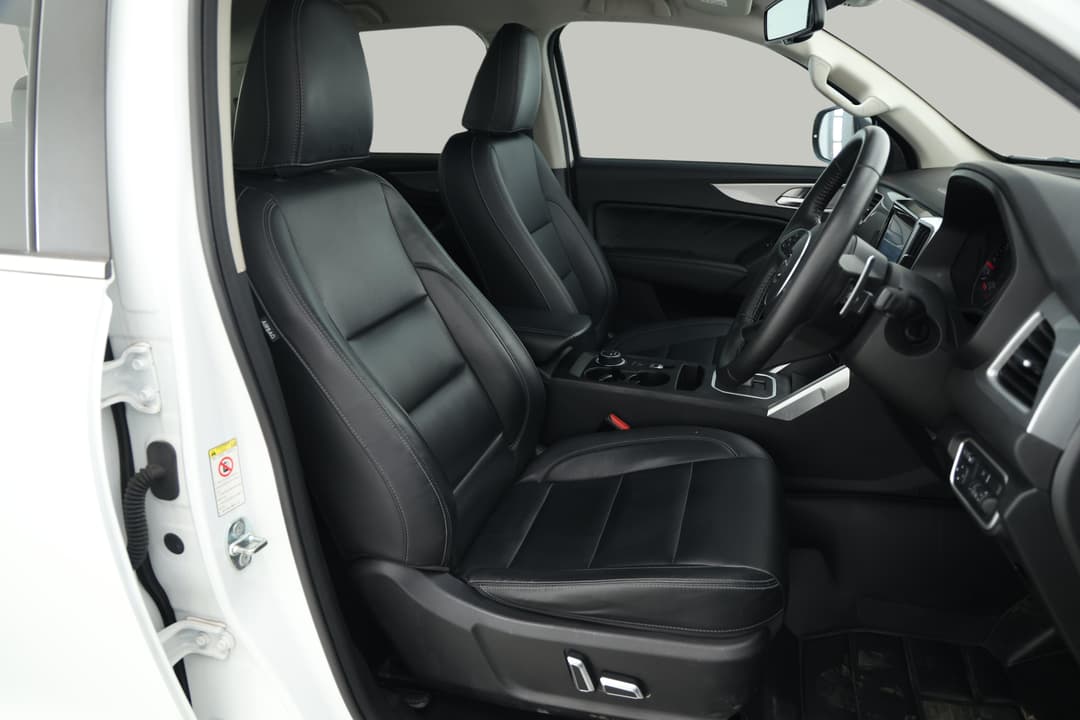 2023 GWM Ute Cannon-l (4x4), Automatic, 56601 km, Right Side Front Door Cabin View