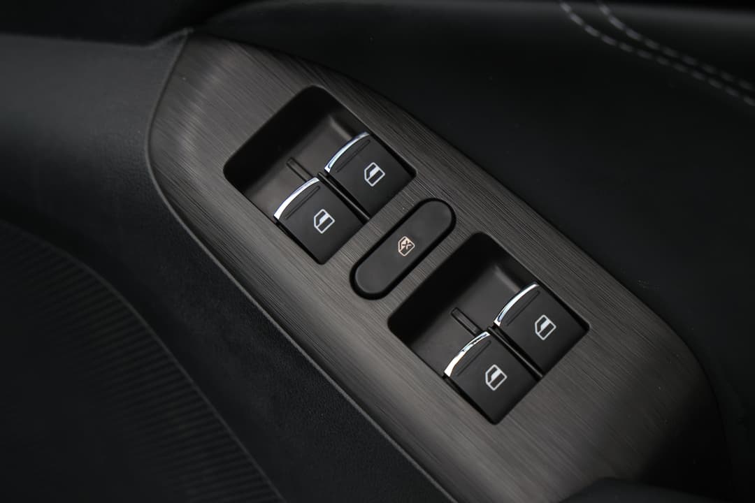 2023 GWM Ute Cannon-l (4x4), Automatic, 56601 km, Drivers Side Door Panel Controls