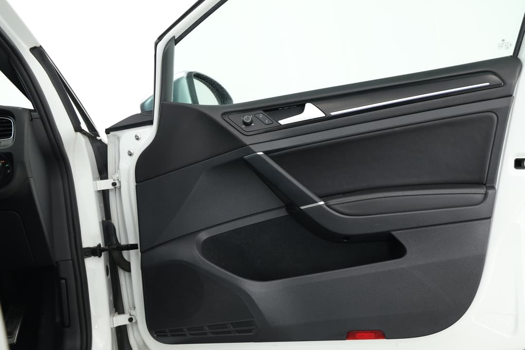 2018 Volkswagen Golf R, Automatic, 102709 km, Speaker View