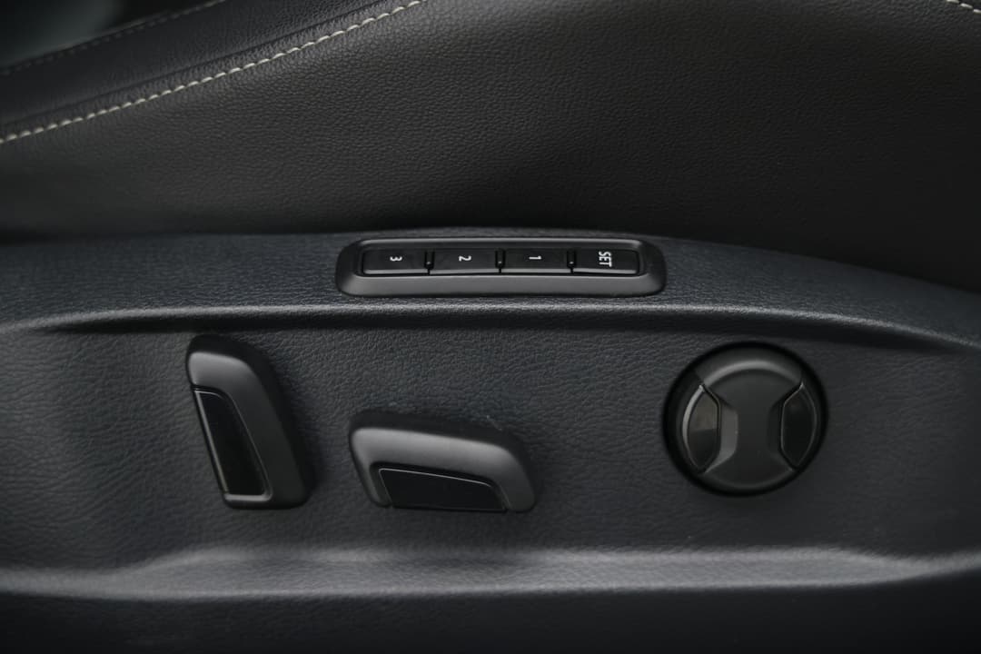 2018 Volkswagen Golf R, Automatic, 102709 km, Drivers Side Adjustment Panel