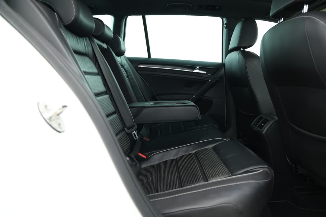 2018 Volkswagen Golf R, Automatic, 102709 km, Right Side Rear Door Cabin View