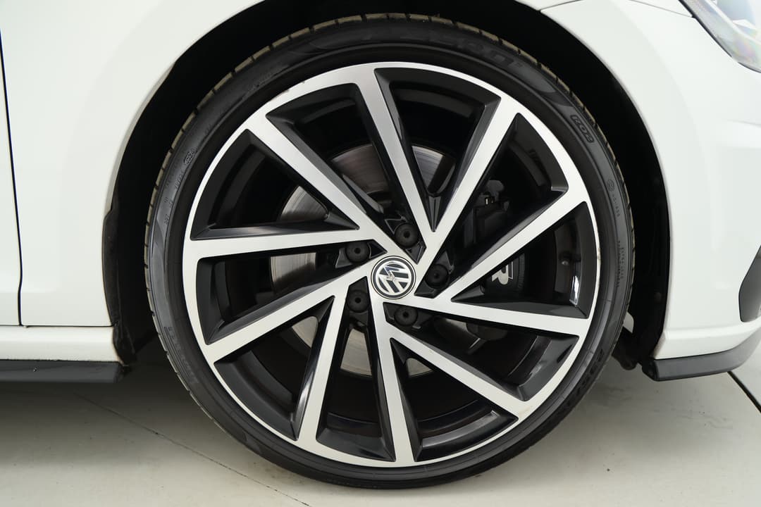 2018 Volkswagen Golf R, Automatic, 102709 km, Right Front Wheel