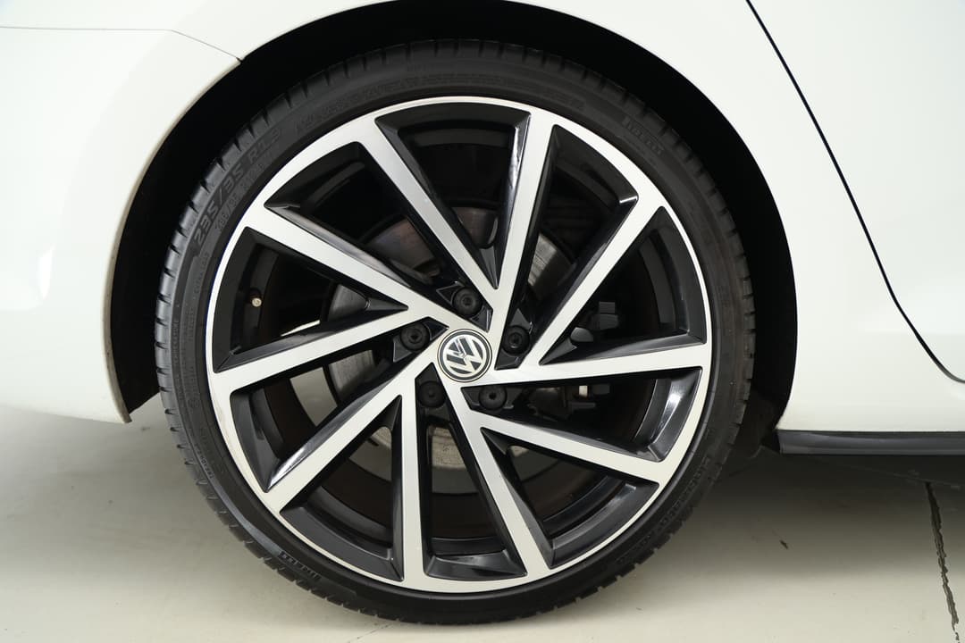 2018 Volkswagen Golf R, Automatic, 102709 km, Right Rear Wheel