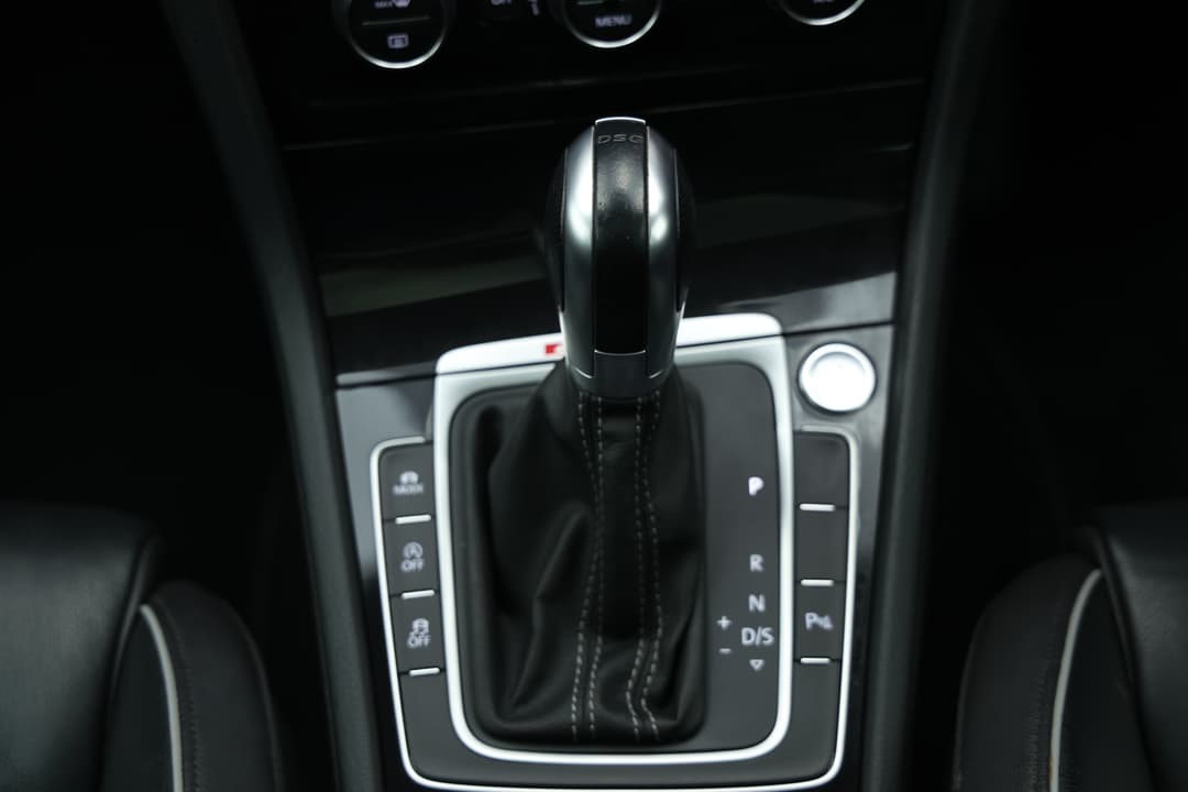 2018 Volkswagen Golf R, Automatic, 102709 km, Gear Lever 
