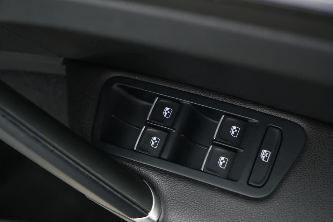 2018 Volkswagen Golf R, Automatic, 102709 km, Drivers Side Door Panel Controls