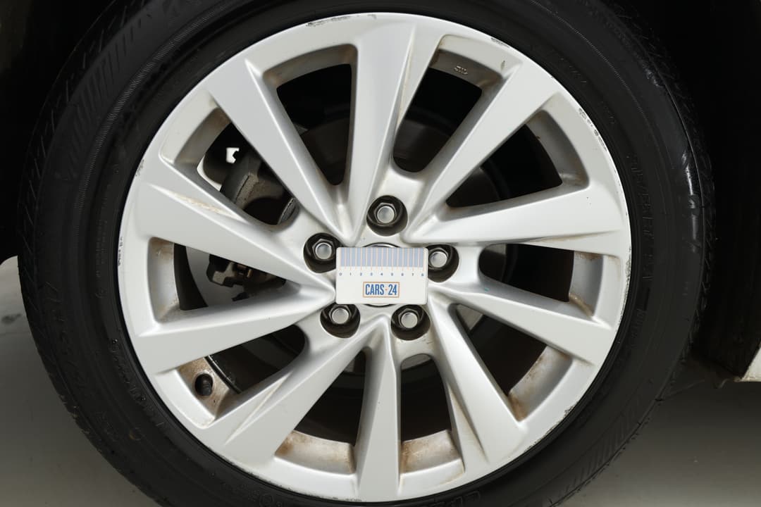 2022 Toyota Camry Ascent Hybrid, Automatic, 83762 km, Wheels Rim Rear RHS Gutter Rash