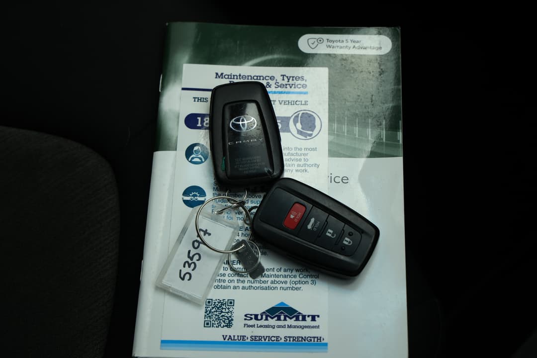 2022 Toyota Camry Ascent Hybrid, Automatic, 83762 km, Key Close-up