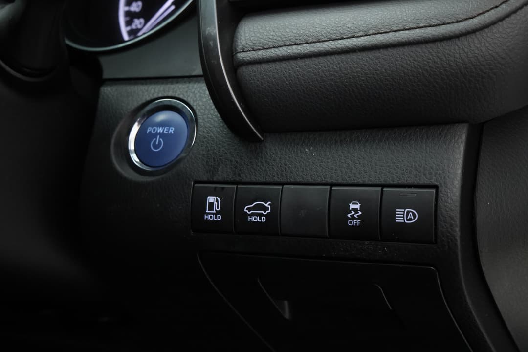 2022 Toyota Camry Ascent Hybrid, Automatic, 83762 km, Utility Switches/Buttons