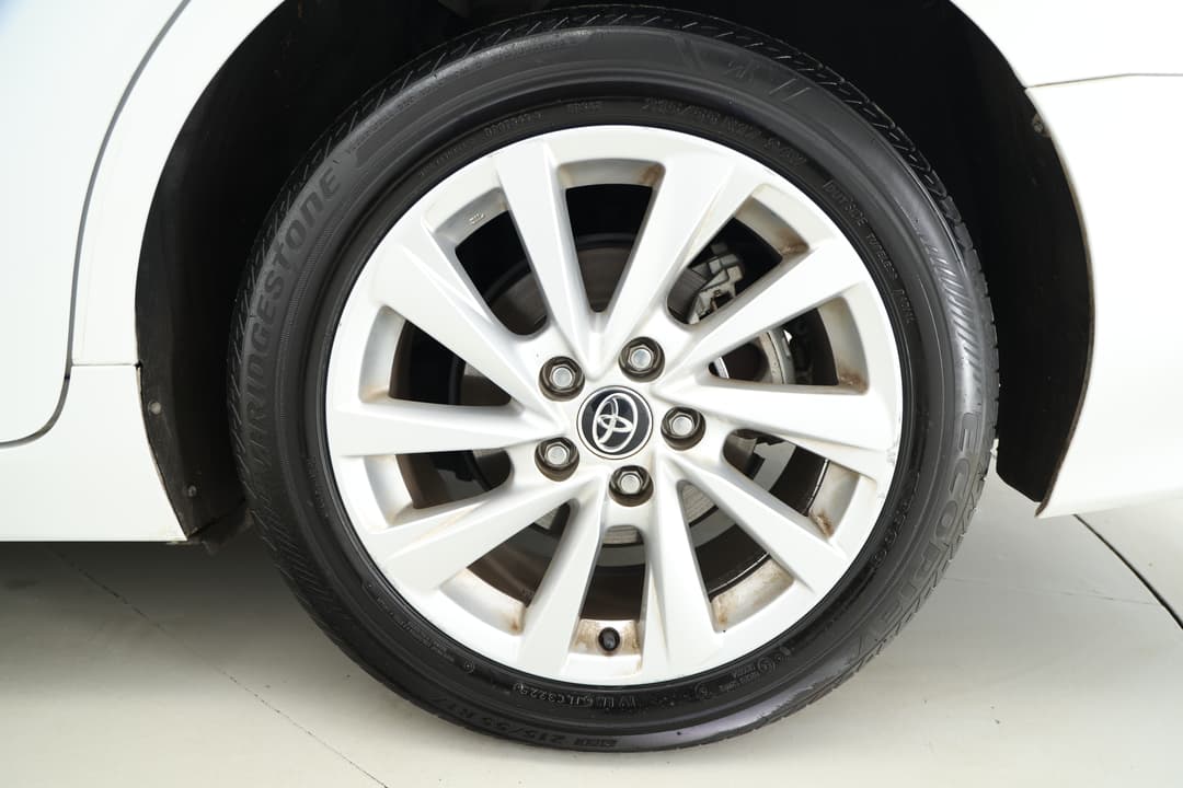 2022 Toyota Camry Ascent Hybrid, Automatic, 83762 km, Left Rear Wheel