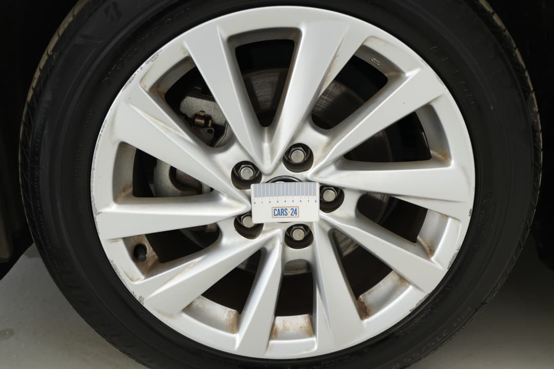 2022 Toyota Camry Ascent Hybrid, Automatic, 83762 km, Wheels Rim Front RHS Gutter Rash