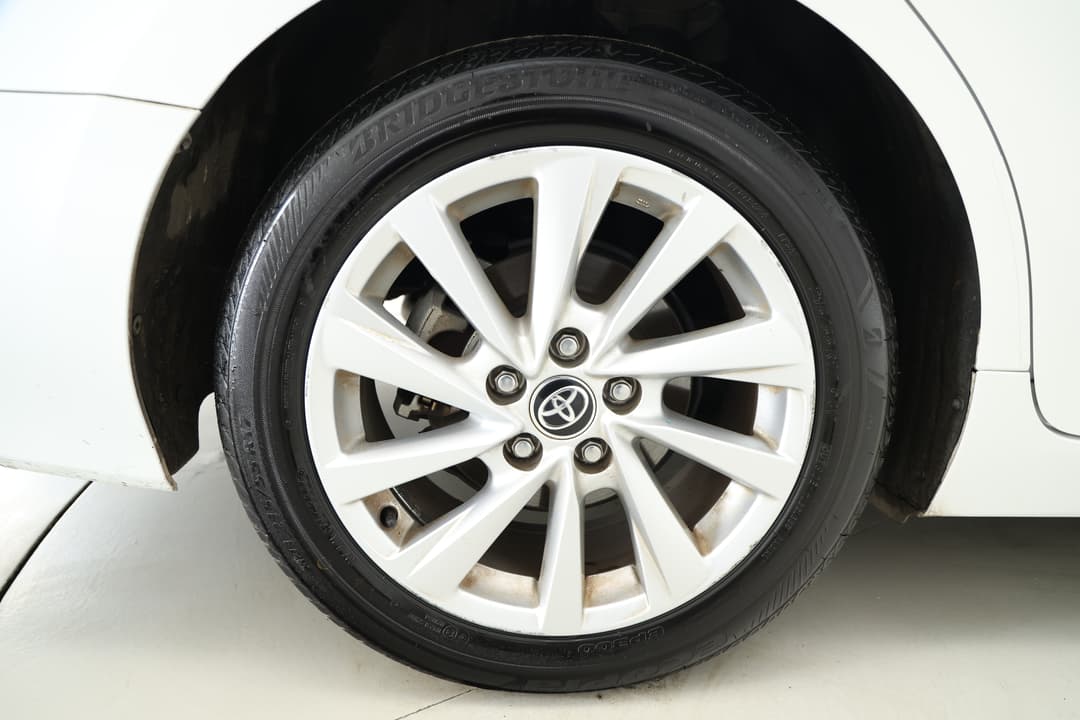 2022 Toyota Camry Ascent Hybrid, Automatic, 83762 km, Right Rear Wheel