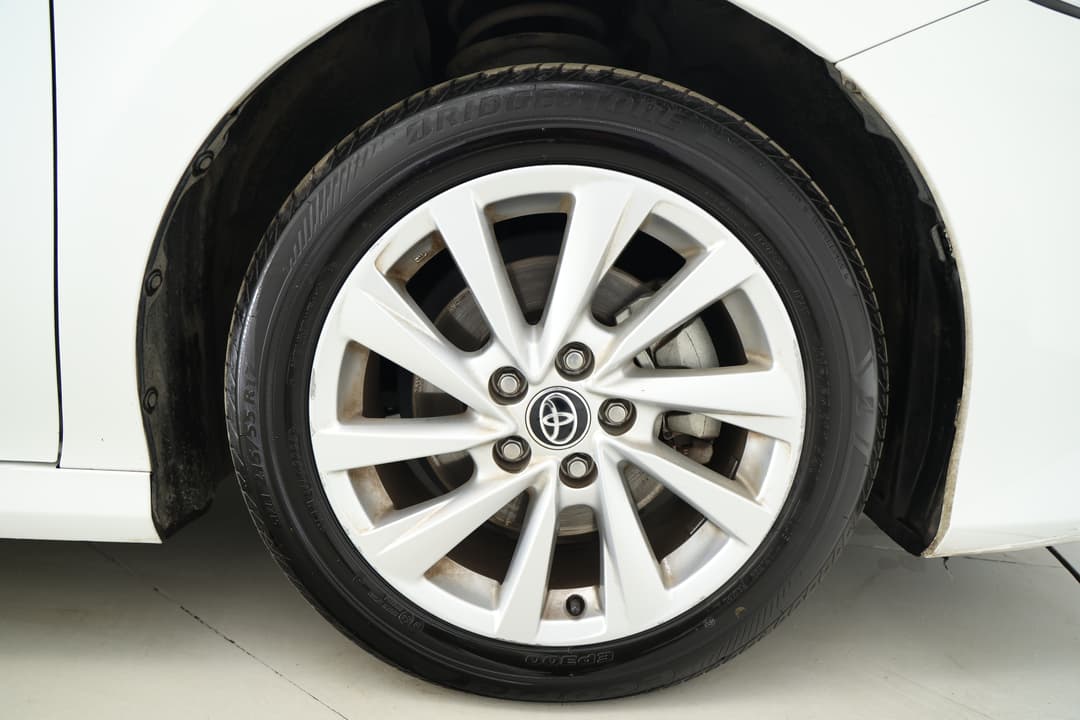 2022 Toyota Camry Ascent Hybrid, Automatic, 83762 km, Right Front Wheel
