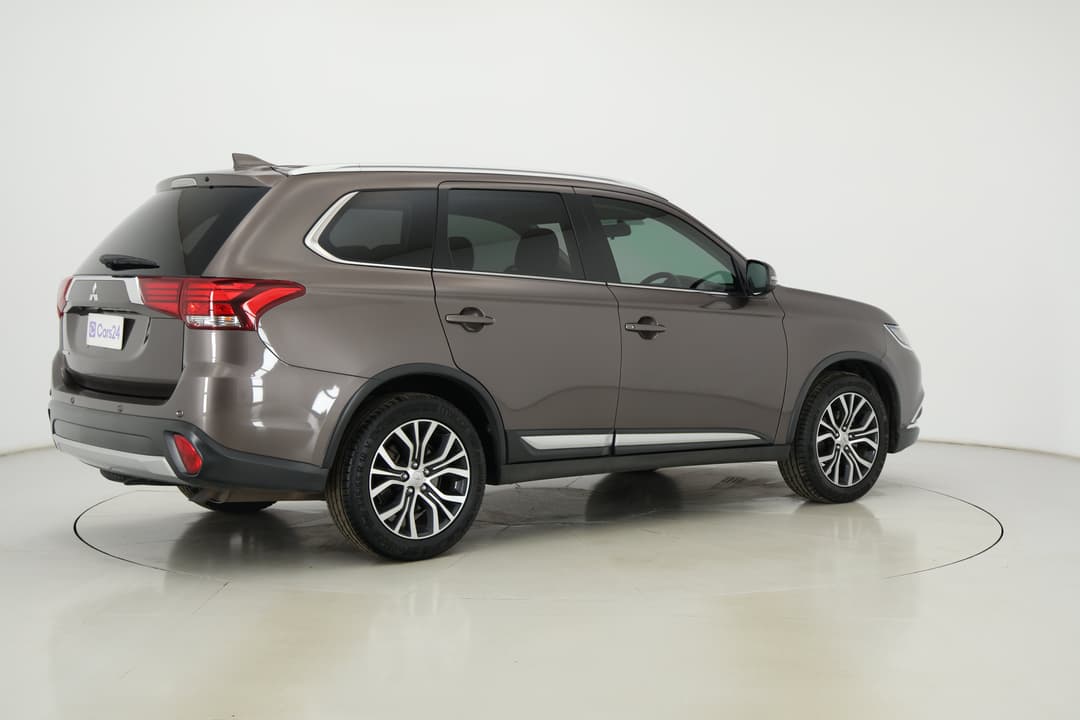 2017 Mitsubishi Outlander Ls (4x2), Automatic, 78118 km, Right Back Diagonal (45- Degree) View