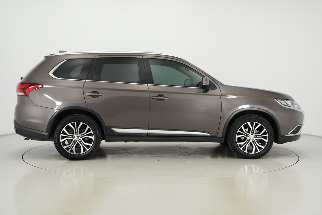 2017 Mitsubishi Outlander Ls (4x2), Automatic, 78118 km, Right Side View