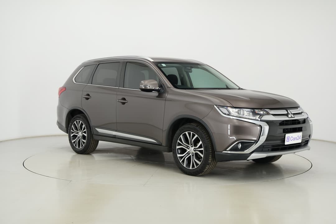2017 Mitsubishi Outlander Ls (4x2), Automatic, 78118 km, Right Front Diagonal (45- Degree) View