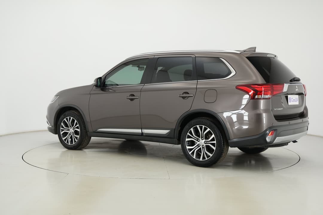 2017 Mitsubishi Outlander Ls (4x2), Automatic, 78118 km, Left Back Diagonal (45- Degree) View