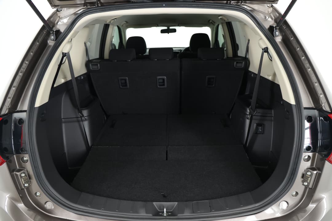 2017 Mitsubishi Outlander Ls (4x2), Automatic, 78118 km, Boot Inside View