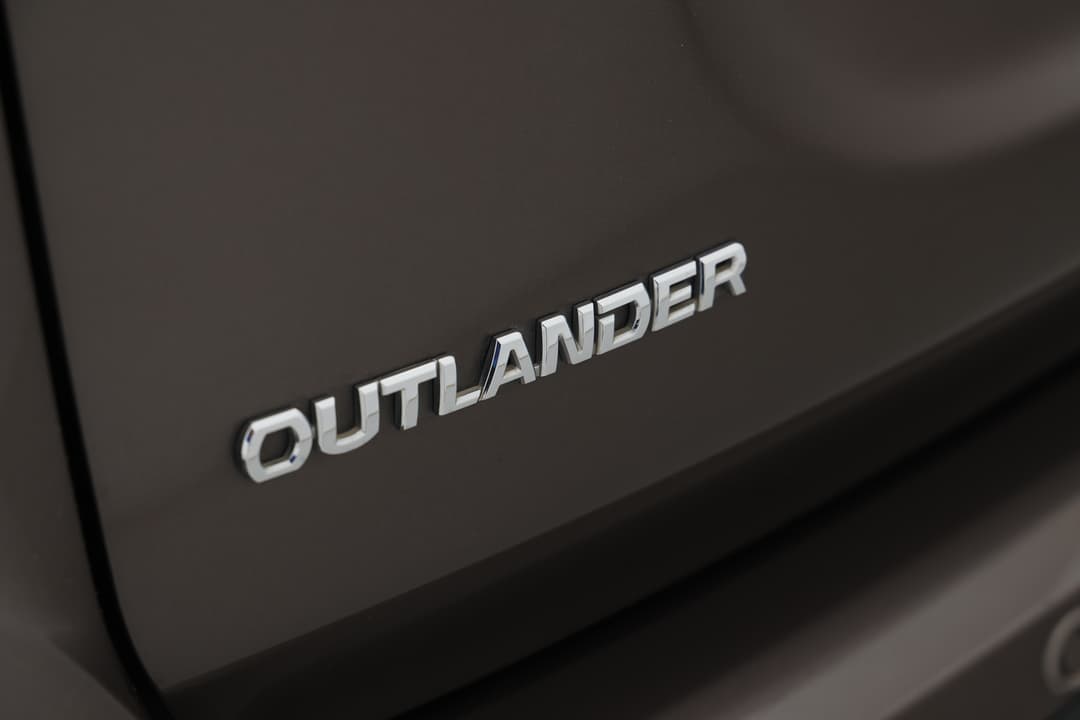 2017 Mitsubishi Outlander Ls (4x2), Automatic, 78118 km, Badge (Boot Left Side)