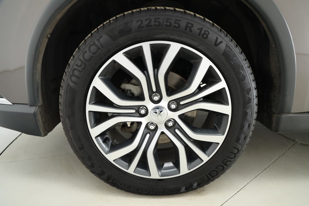 2017 Mitsubishi Outlander Ls (4x2), Automatic, 78118 km, Left Front Wheel
