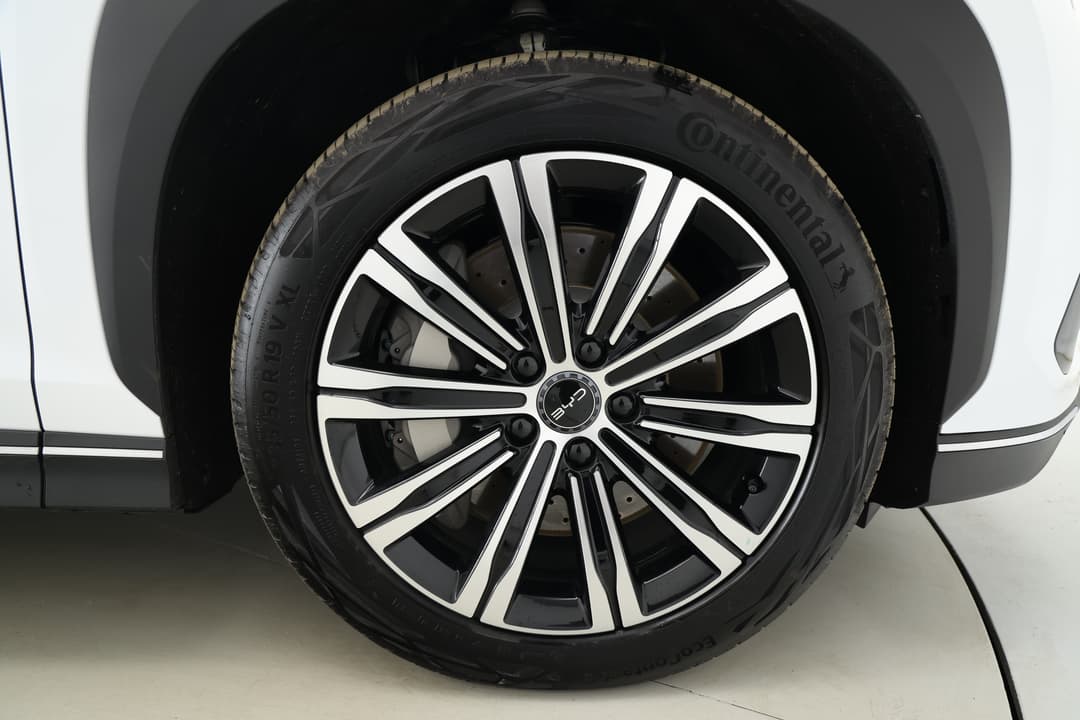 2025 Byd Sealion 7 Premium, Automatic, 9734 km, Right Front Wheel