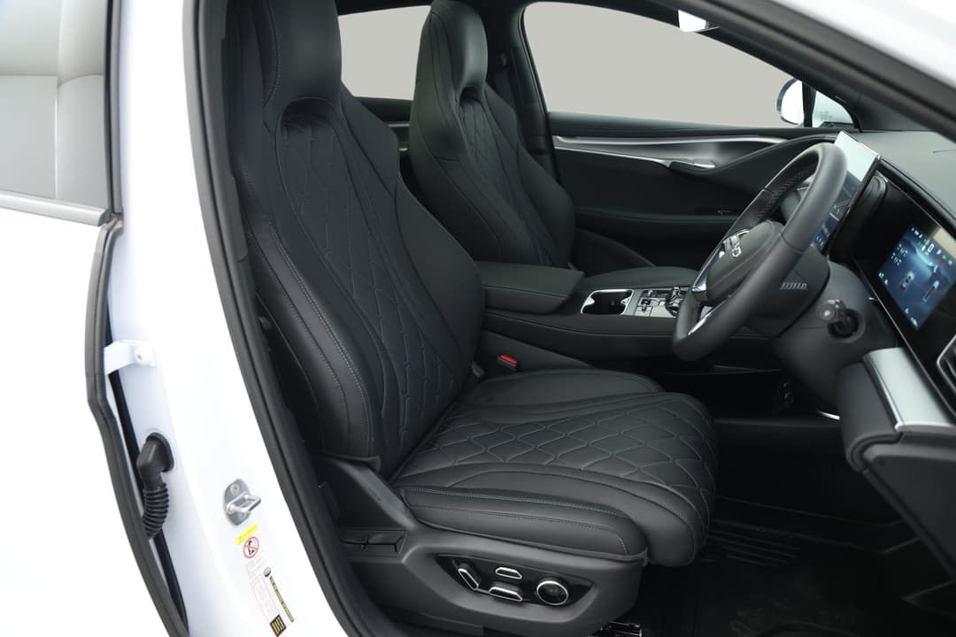2025 Byd Sealion 7 Premium, Automatic, 9734 km, Right Side Front Door Cabin View