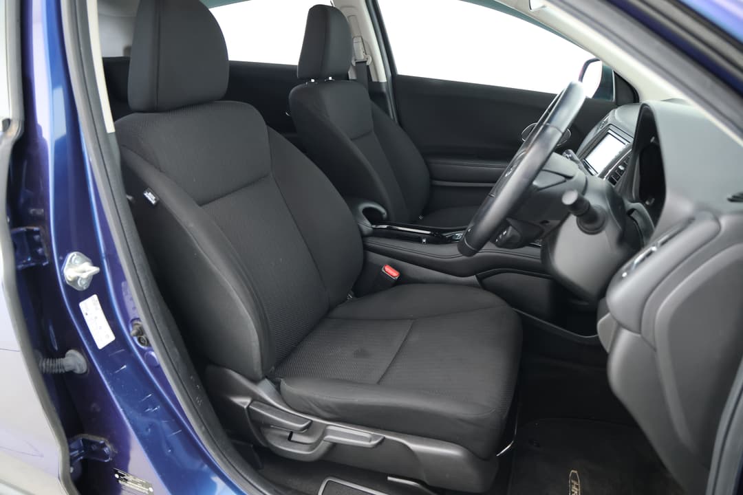 2018 Honda HR-V Vti-s, Automatic, 86935 km, Right Side Front Door Cabin View