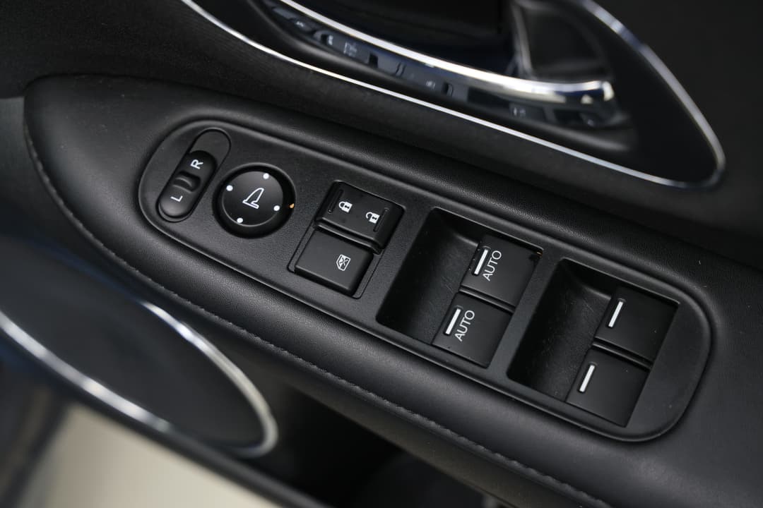 2018 Honda HR-V Vti-s, Automatic, 86935 km, Drivers Side Door Panel Controls
