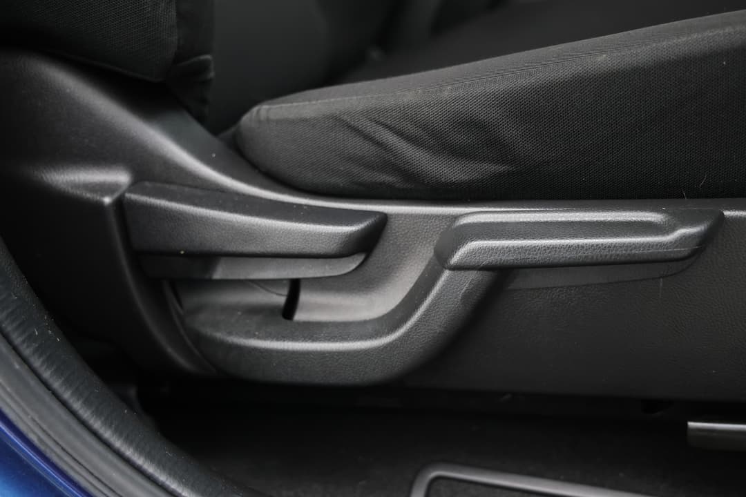 2018 Honda HR-V Vti-s, Automatic, 86935 km, Drivers Side Adjustment Panel