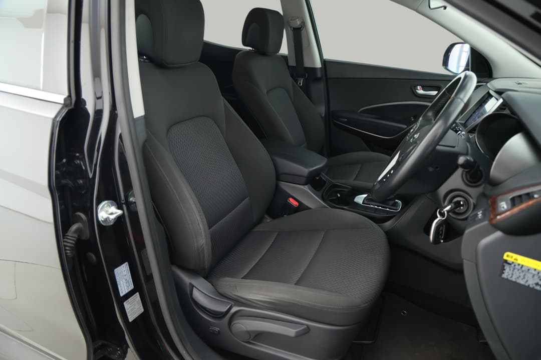 2017 Hyundai Santa Fe Active Crdi (4x4), Automatic, 94395 km, Right Side Front Door Cabin View