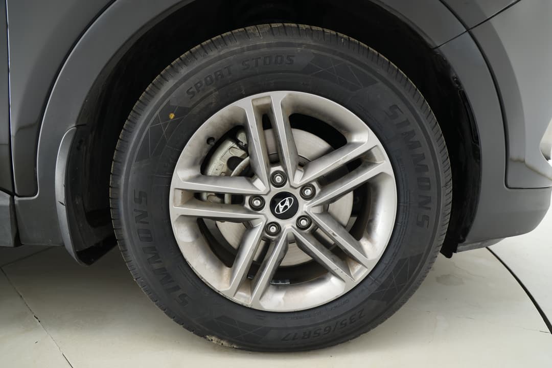 2017 Hyundai Santa Fe Active Crdi (4x4), Automatic, 94395 km, Right Front Wheel