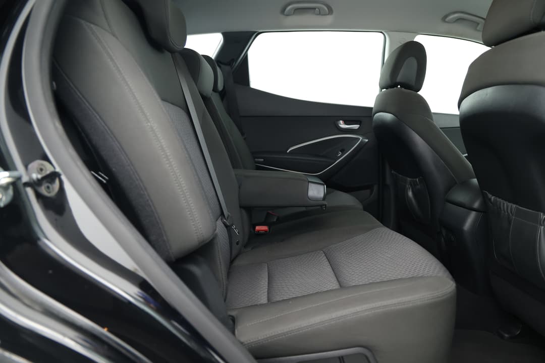 2017 Hyundai Santa Fe Active Crdi (4x4), Automatic, 94395 km, Right Side Rear Door Cabin View