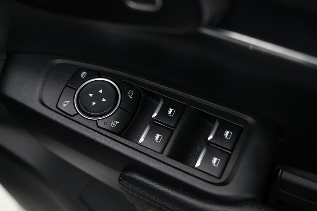 2022 Ford Everest Trend (4x4), Automatic, 39105 km, Drivers Side Door Panel Controls