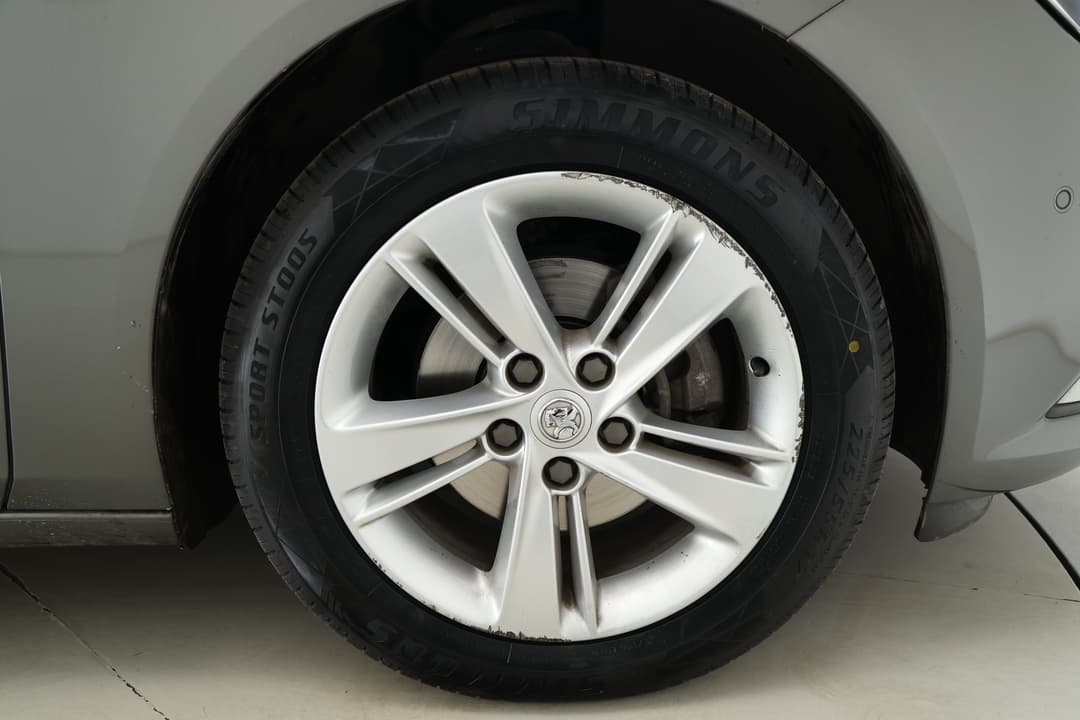 2018 Holden Commodore Lt, Automatic, 81786 km, Right Front Wheel