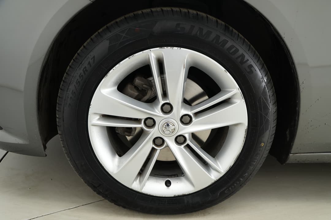 2018 Holden Commodore Lt, Automatic, 81786 km, Left Front Wheel