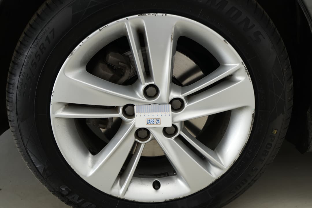 2018 Holden Commodore Lt, Automatic, 81786 km, Wheels Rim Rear RHS Gutter Rash
