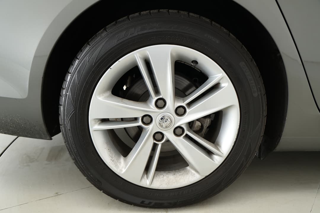 2018 Holden Commodore Lt, Automatic, 81786 km, Right Rear Wheel