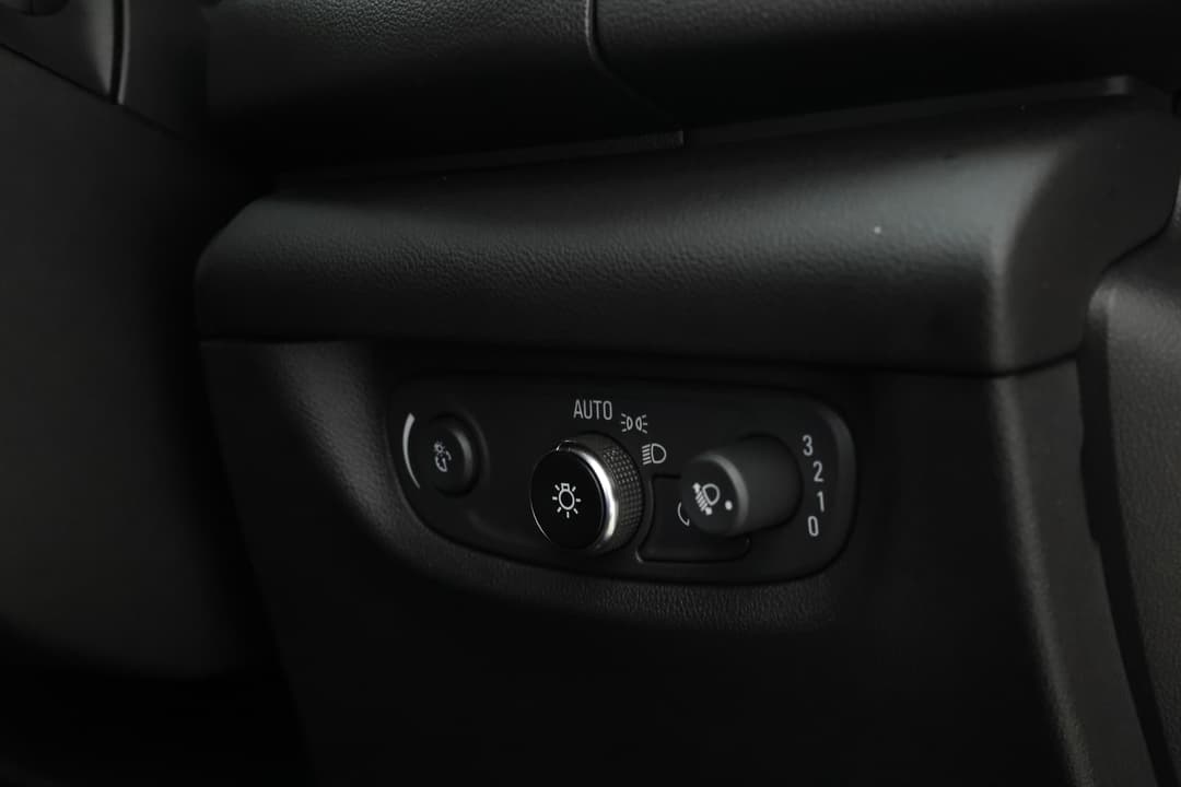 2018 Holden Commodore Lt, Automatic, 81786 km, Utility Switches/Buttons