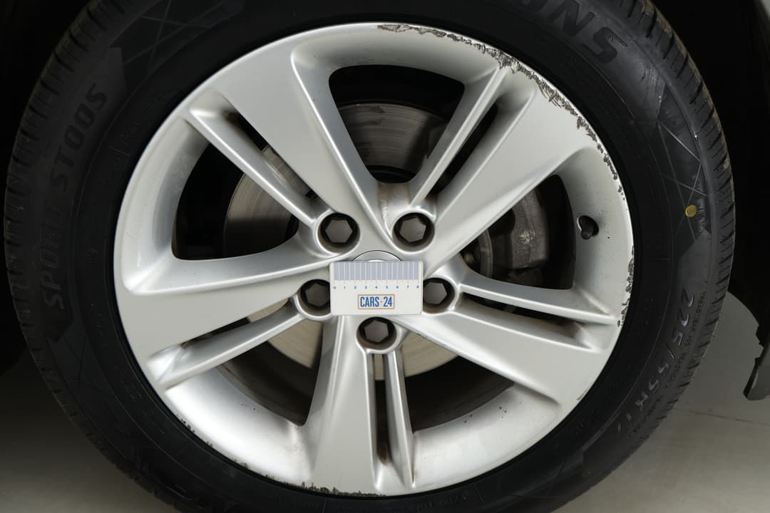 2018 Holden Commodore Lt, Automatic, 81786 km, Wheels Rim Front RHS Gutter Rash