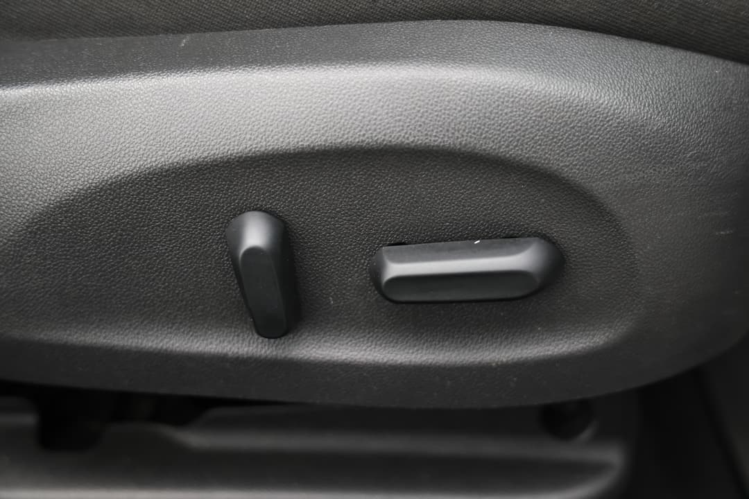 2018 Holden Commodore Lt, Automatic, 81786 km, Drivers Side Adjustment Panel