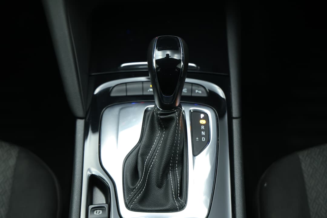 2018 Holden Commodore Lt, Automatic, 81786 km, Gear Lever 
