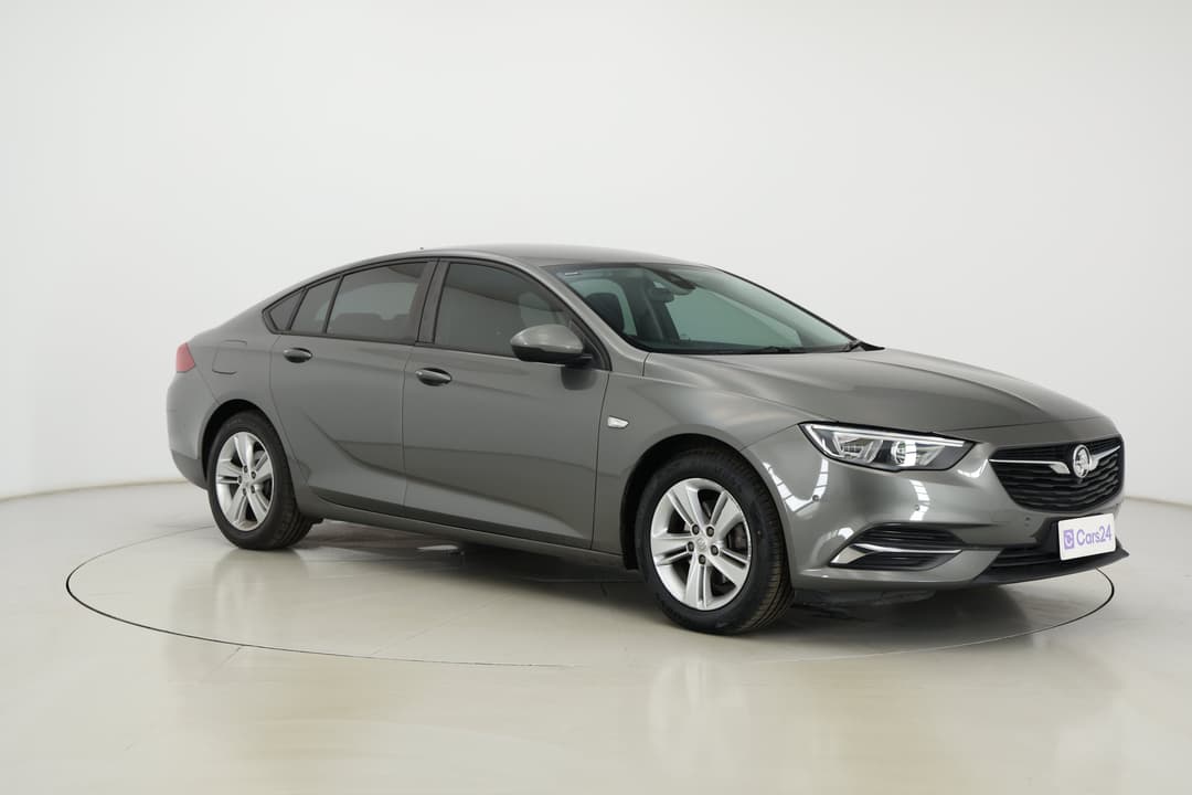 2018 Holden Commodore Lt, Automatic, 81786 km, Right Front Diagonal (45- Degree) View