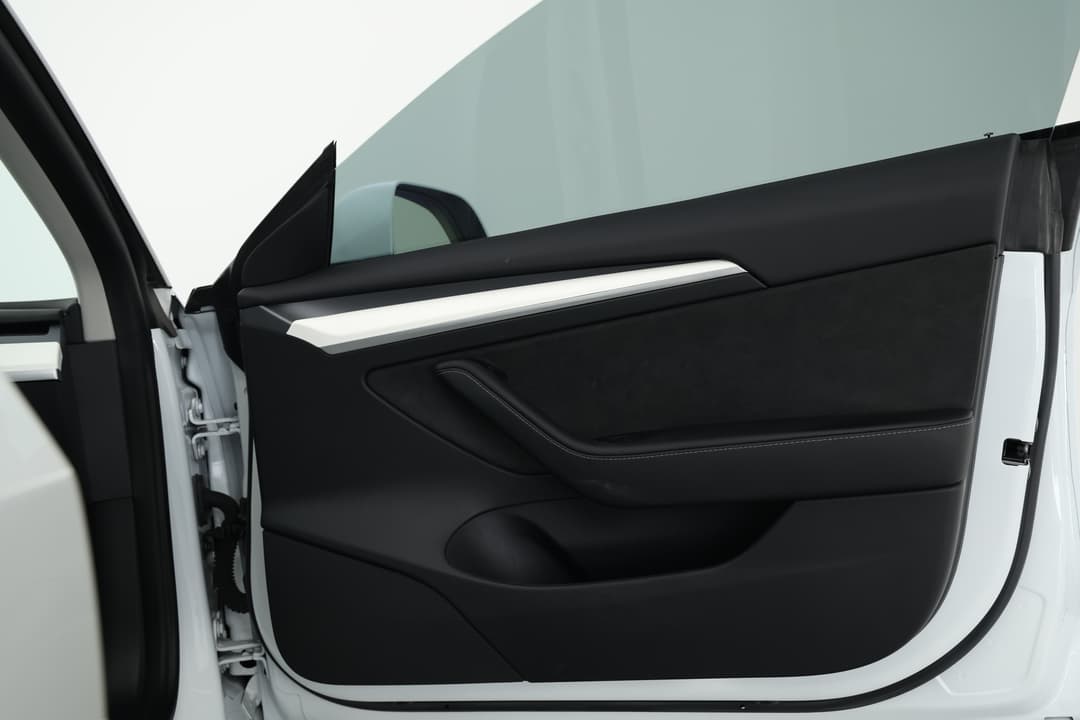 2022 Tesla Model 3 Performance, Automatic, 37333 km, Speaker View