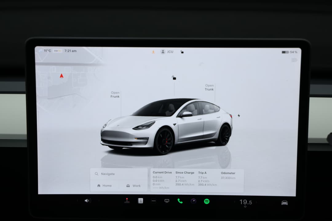 2022 Tesla Model 3 Performance, Automatic, 37333 km, Infotainment System