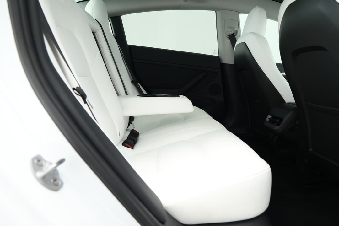 2022 Tesla Model 3 Performance, Automatic, 37333 km, Right Side Rear Door Cabin View