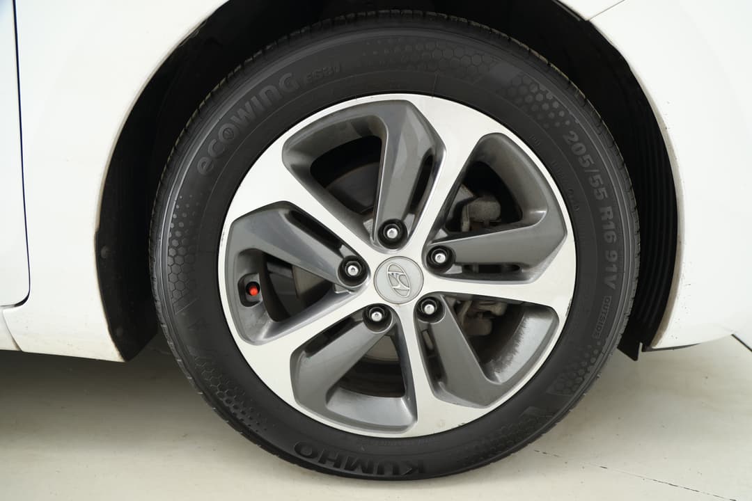 2016 Hyundai i30 Active X, Automatic, 63391 km, Right Front Wheel