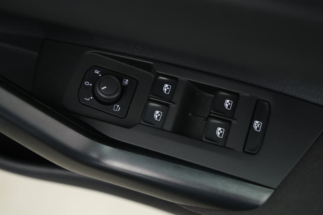 2024 Volkswagen Polo Life, Automatic, 23351 km, Drivers Side Door Panel Controls