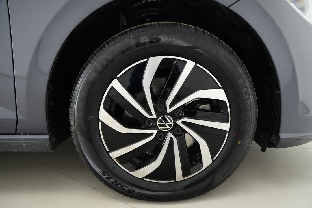 2024 Volkswagen Polo Life, Automatic, 23351 km, Right Front Wheel